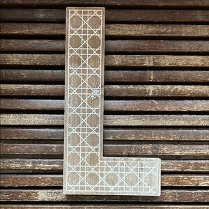 NWT Ashland “L” wall decor
